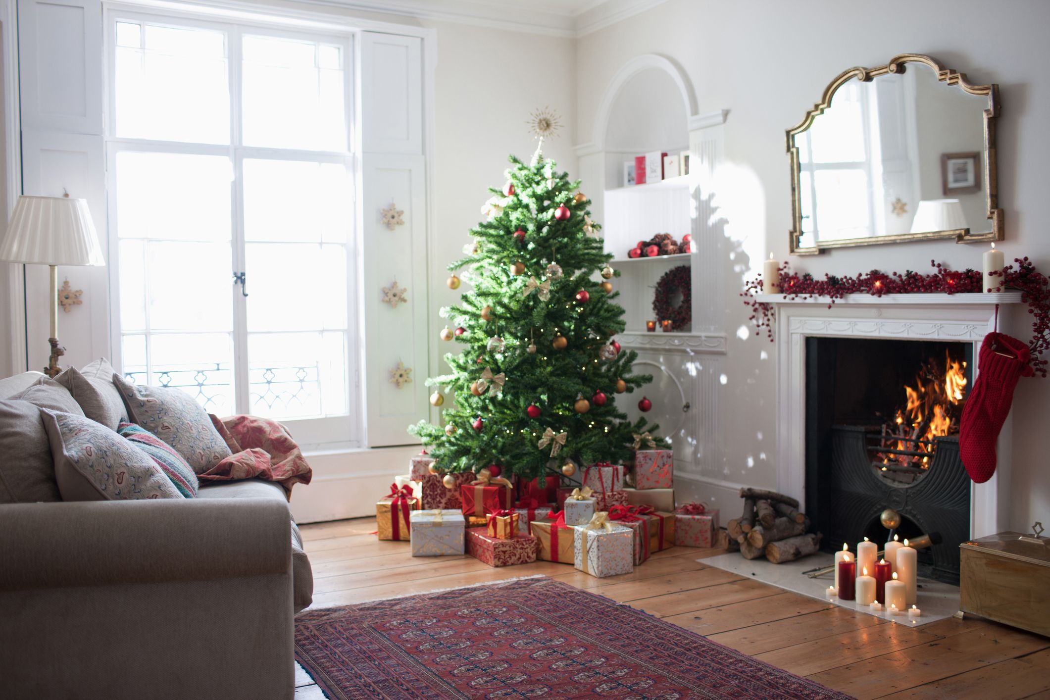 5 Decorations You Should Avoid Putting on Your Christmas Tree